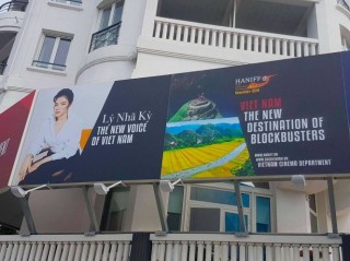 Tấm pano quảng bá Việt Nam ở Cannes có hình Lý Nhã Kỳ?
