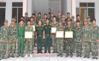 Châu Thành: Khen thưởng tập thể, cá nhân đạt thành tích trong Hội thao quốc phòng