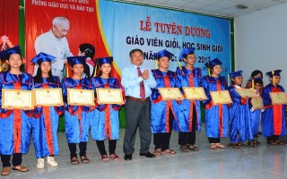 Tân Biên: Tuyên dương giáo viên, học sinh giỏi năm học 2016-2017