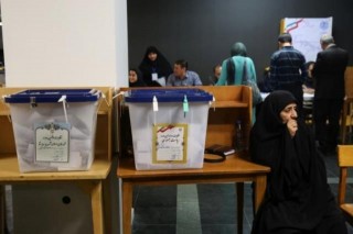 Iran bắt đầu kiểm phiếu bầu Tổng thống