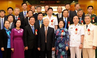 Tổng Bí thư Nguyễn Phú Trọng gặp mặt các đại biểu được vinh danh trong Chương trình "Vinh quang Việt Nam - Dấu ấn 30 năm đổi mới"