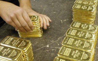 Giá vàng trong nước giảm ngược đà tăng mạnh của vàng thế giới