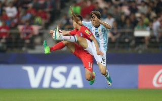 Cặp sao trẻ Barca tỏa sáng, U20 Hàn Quốc đẩy Argentina đến bờ vực