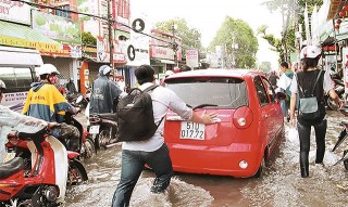 Mưa, lốc gây thiệt hại ở nhiều địa phương