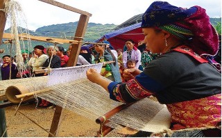 Hà Giang - Giữ gìn, phát huy nghề dệt vải lanh truyền thống