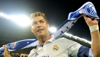Ronaldo thu nhập cao nhất giới VĐV năm thứ 2 liên tiếp