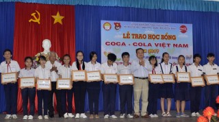 Công ty Coca-Cola Việt Nam: Trao học bổng cho học sinh Tây Ninh