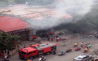 Hỏa hoạn thiêu rụi cửa hàng sách tại quận Hà Đông