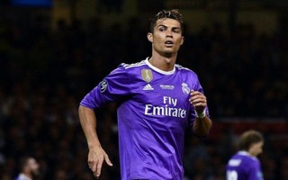 Ronaldo trước nguy cơ tù mọt gông vì trốn thuế