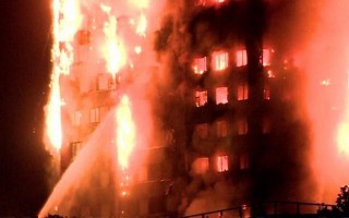 Video cận cảnh vụ cháy kinh hoàng lửa trùm tòa nhà 27 tầng ở London