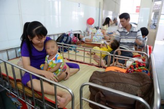 Hà Nội, Sài Gòn báo động sốt xuất huyết tăng mạnh