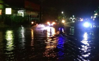 Hoà Thành: Nhiều điểm ngập nặng sau cơn mưa tối 23.6