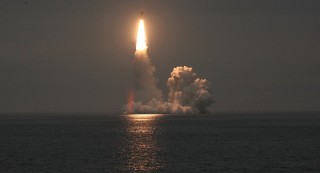 Tàu ngầm Nga phóng thử thành công tên lửa Bulava