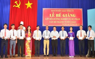 Bế giảng lớp bồi dưỡng nghiệp vụ sư phạm cán bộ ngành Tuyên giáo