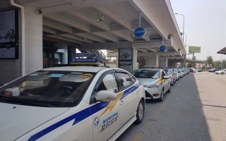 Cải tiến về công nghệ nhưng taxi truyền thống vẫn không chịu đổi giá cước