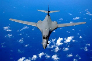 Mỹ đưa 2 máy bay ném bom tham gia tập trận bắn đạn thật cùng quân đội Hàn Quốc