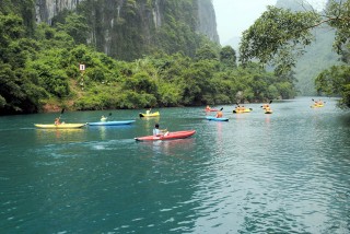 Phong Nha dựng hệ thống đu dây dài nhất thế giới