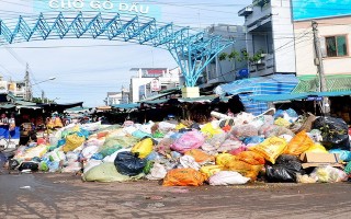 Tháo gỡ “nút thắt” trong việc thu gom, vận chuyển rác thải