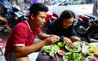 Ăn ốc đồng giá 20.000 đồng ở Sài Gòn: Tưởng rẻ mà đâu có rẻ