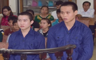 Bị đánh vì... khạc nhổ bừa bãi