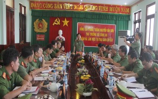 Thứ trưởng Bộ Công an Nguyễn Văn Sơn thăm và làm việc tại Trại giam Cây Cầy