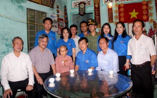 Trung ương Đoàn thăm, tặng quà Mẹ VNAH tại Tây Ninh