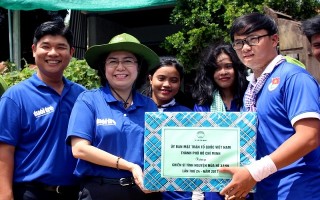Chủ tịch UB.MTTQVN thành phố Hồ Chí Minh thăm sinh viên tình nguyện Mùa hè xanh tại Tây Ninh