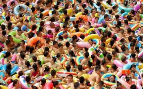 12 bể bơi ở Thượng Hải đóng cửa vì lượng nước tiểu vượt mức