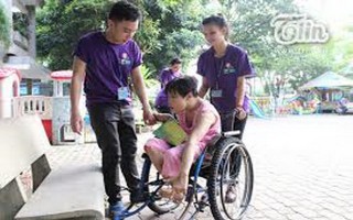 Khám, cấp thuốc miễn phí cho người khuyết tật vận động