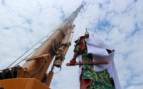 Tượng Quan Vũ cao 30 m gây tranh cãi ở Indonesia