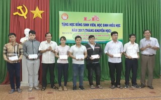 Trao học bổng tiếp sức đến trường, năm học 2017-2018