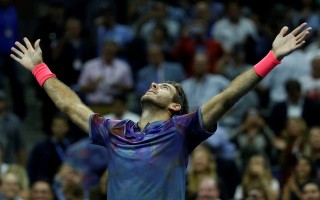 ​Federer: “Potro xứng đáng có mặt ở bán kết”