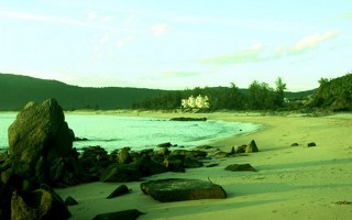 Mê mẩn vẻ đẹp hoang sơ bãi biển Hoành Sơn