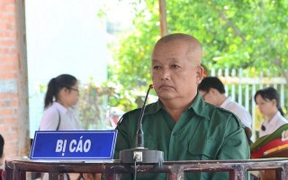 Thâm hụt tiền bảo hiểm của học sinh, nhân viên y tế phải hầu toà