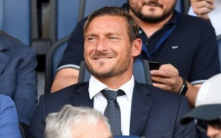 Thách thức mới chờ đợi huyền thoại Francesco Totti