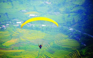 Độc đáo festival dù lượn “Bay trên mùa vàng 2017”