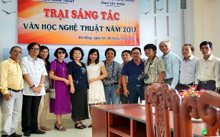 Ðoàn văn nghệ sĩ Tây Ninh dự trại sáng tác Ðà Nẵng