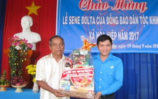 Lãnh đạo tỉnh chúc tết Sene Dolta đồng bào Khmer.