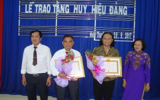 Trao huy hiệu Đảng cho đảng viên ở TP.Tây Ninh và các huyện Trảng Bàng, Gò Dầu