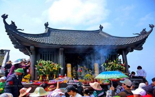 Đến Yên Tử chiêm bái 'đại lão vàng mai'