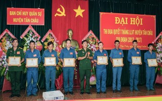 Đại hội thi đua quyết thắng LLVT huyện Tân Châu giai đoạn 2012-2017