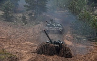 Nga tập trận xe tăng rầm rộ tại biên giới
