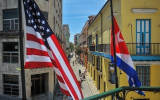 Mỹ trục xuất 15 nhà ngoại giao Cuba