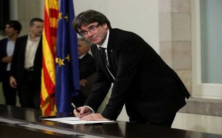 Bước ngoặt bất ngờ cho khủng hoảng Tây Ban Nha