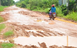 Gian nan đường vào Khu di tích quốc gia Giồng Nần