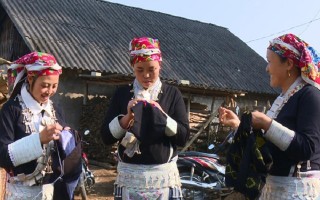 Về Dền Sáng thăm làng nghề chạm bạc truyền thống