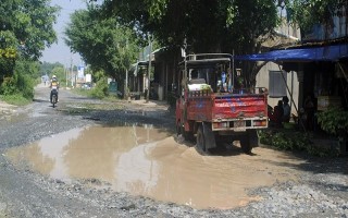 Đường An Thạnh đi Trảng Bàng hư hỏng nặng