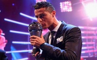 Ronaldo đoạt danh hiệu Cầu thủ xuất sắc nhất FIFA 2017