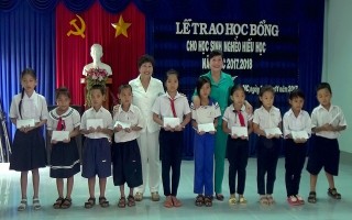 Trao học bổng cho học sinh huyện Dương Minh Châu