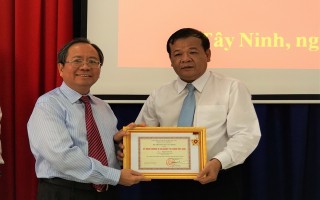 Trao kỷ niệm chương “Vì sự nghiệp Tài chính Việt Nam” cho lãnh đạo tỉnh Tây Ninh